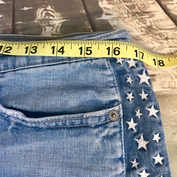 Lucky Brand 10/30 Malibu Star Embroidered Shorts - Picture 4 of 8